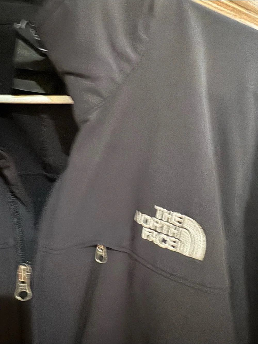 The North Face Men's Black Full-Zip Softshell Jacket